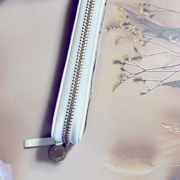 🌺 COACH WHITE STRIPE BROWN SIGNATURE ACCORDION ZIPPER WALLET 40021 - Picture 3 of 6